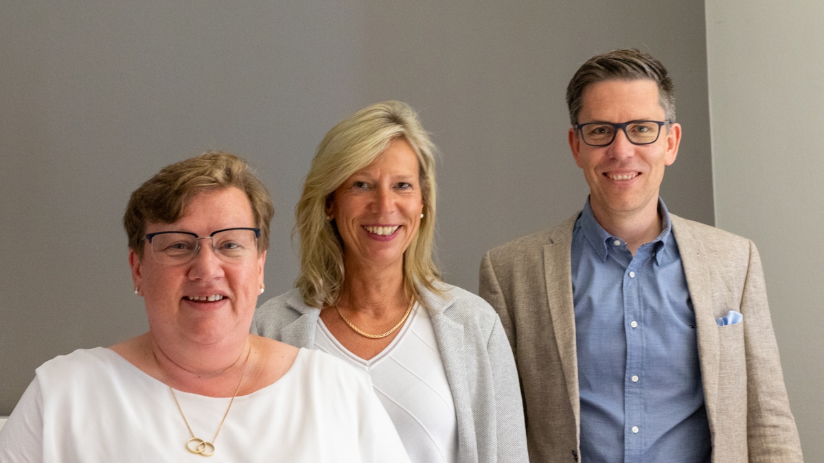 Die Rechtsanwältinnen Astrid Kock, Sabine Hippert-Löseke mit Rechtsanwalt und Notar Dr. Bücker